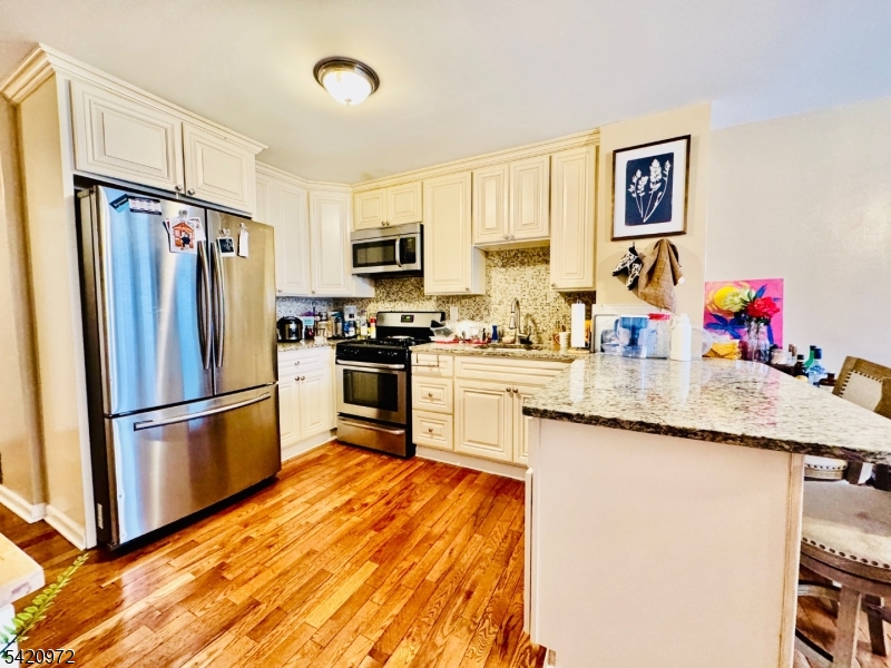 48 Wakeman Ave