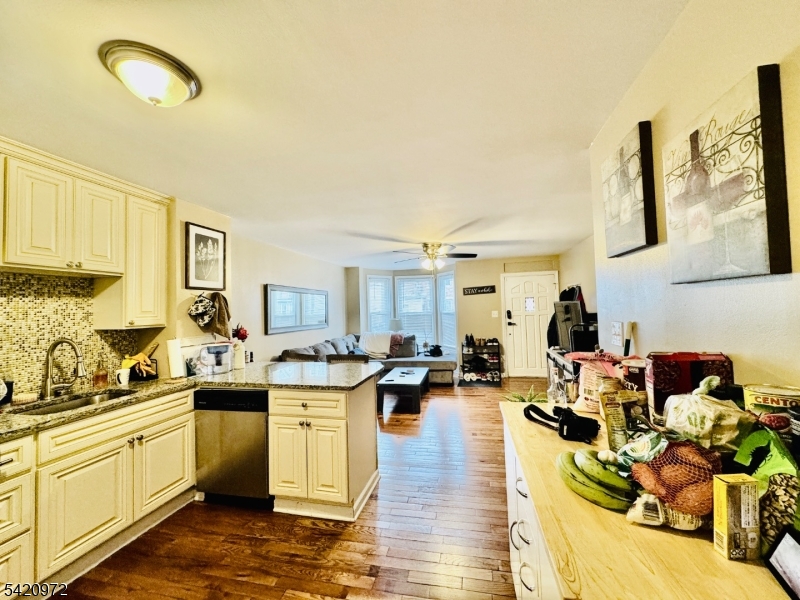 48 Wakeman Ave
