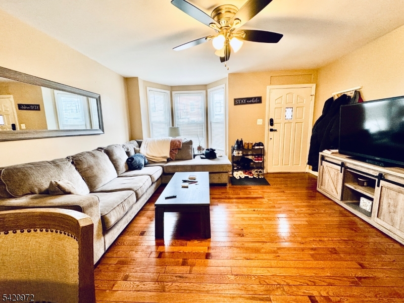 48 Wakeman Ave
