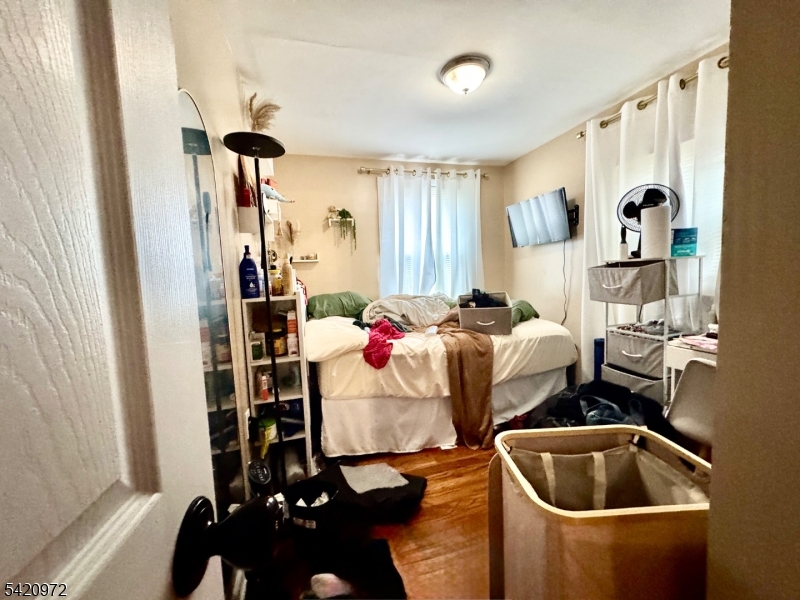 48 Wakeman Ave