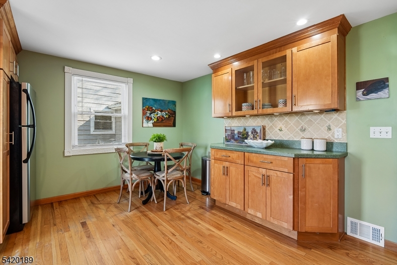 8 Edison Dr