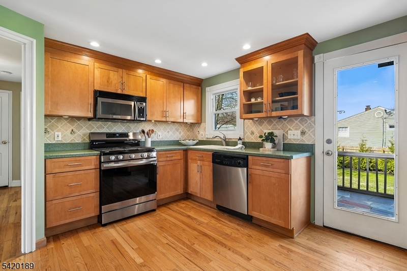 8 Edison Dr