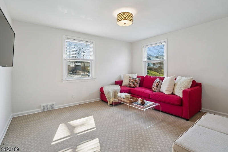 8 Edison Dr