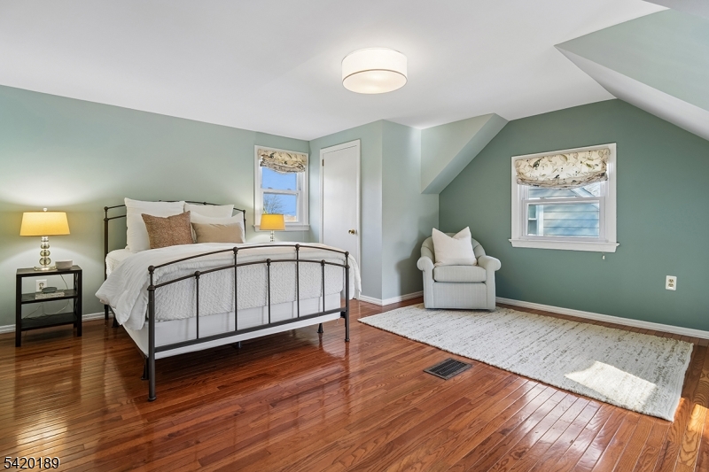 8 Edison Dr