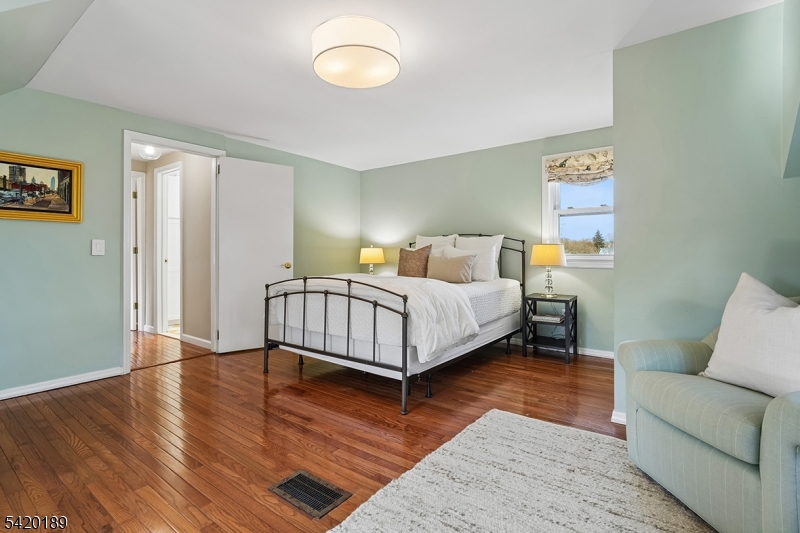 8 Edison Dr