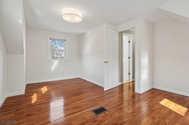 8 Edison Dr