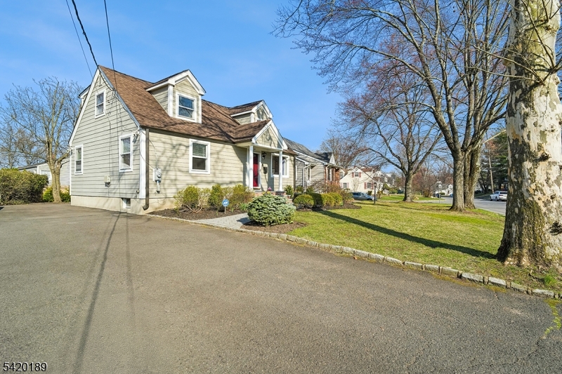8 Edison Dr