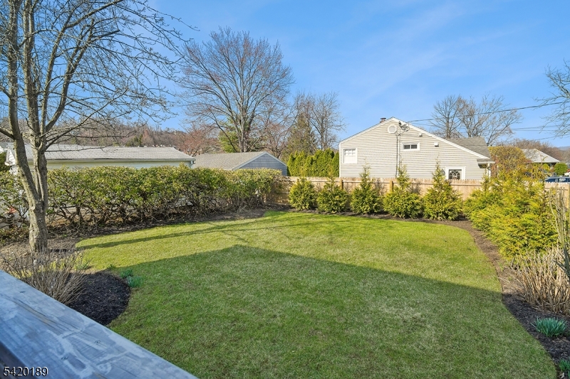 8 Edison Dr