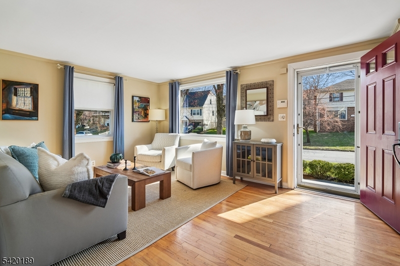 8 Edison Dr