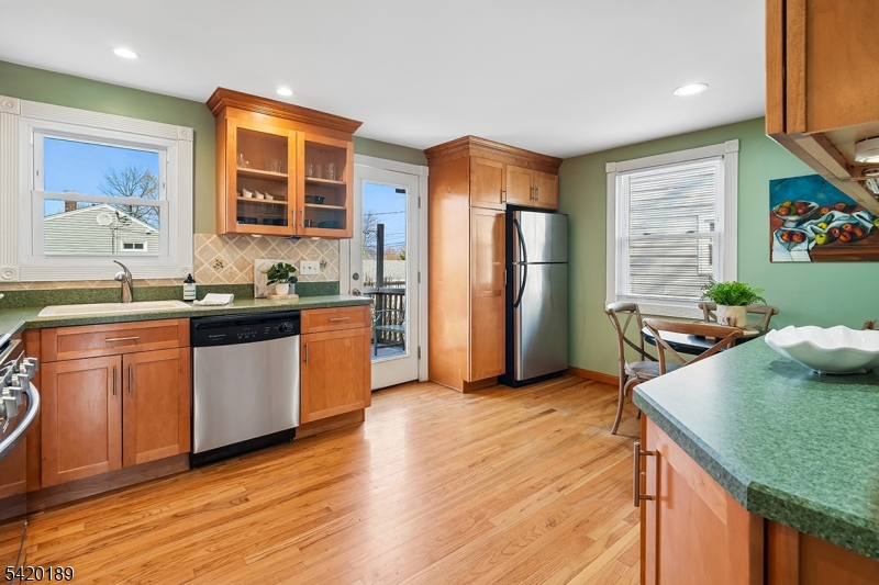 8 Edison Dr