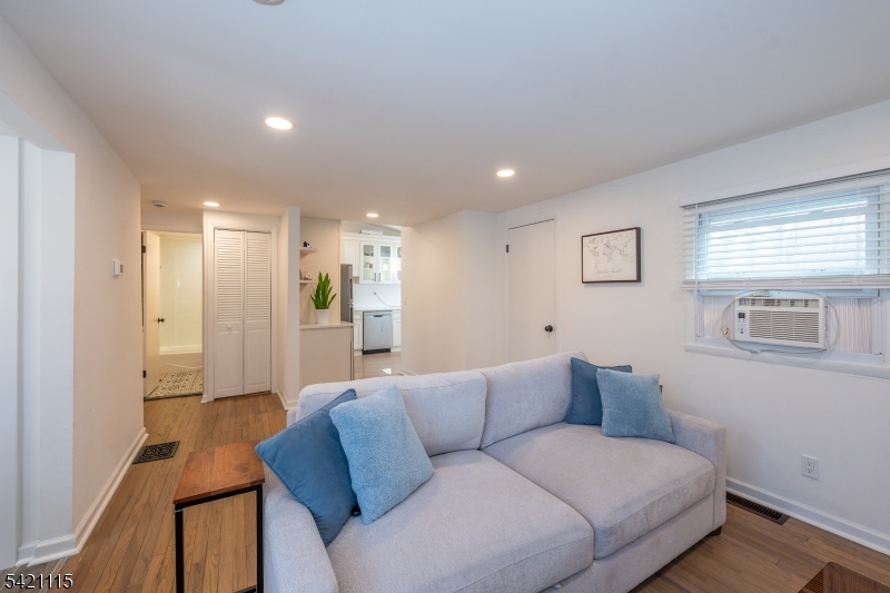 7 Pine St
