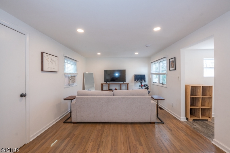 7 Pine St
