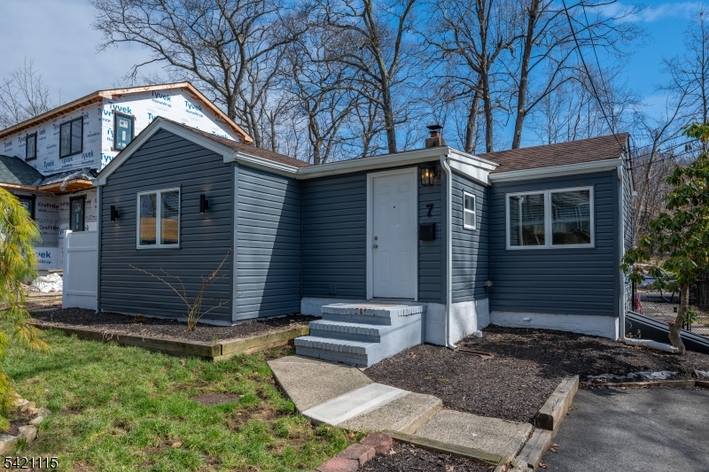 7 Pine St