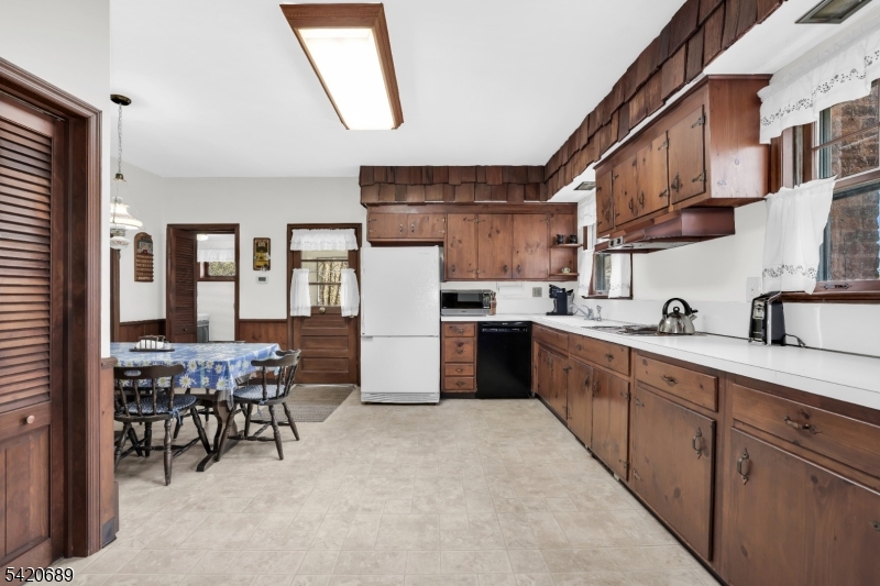 15 Deerhaven Ln