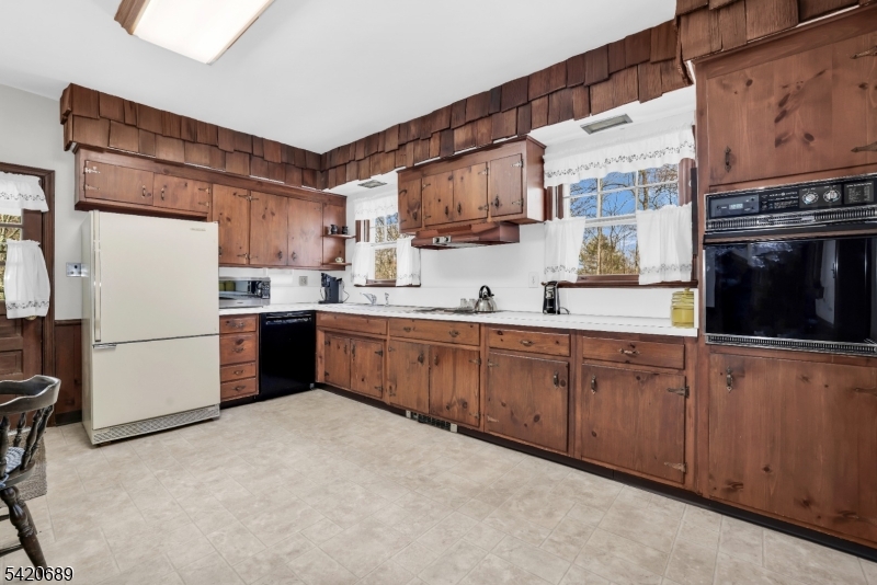 15 Deerhaven Ln