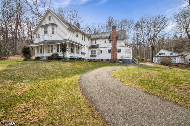 15 Deerhaven Ln