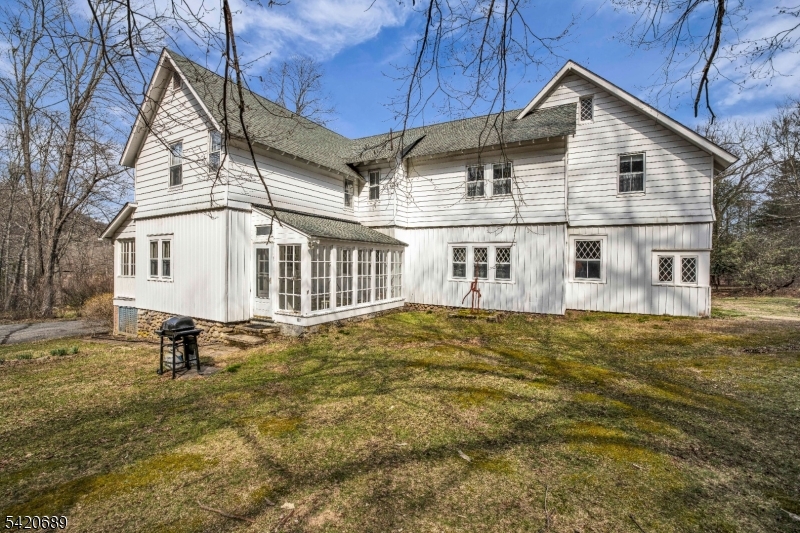 15 Deerhaven Ln