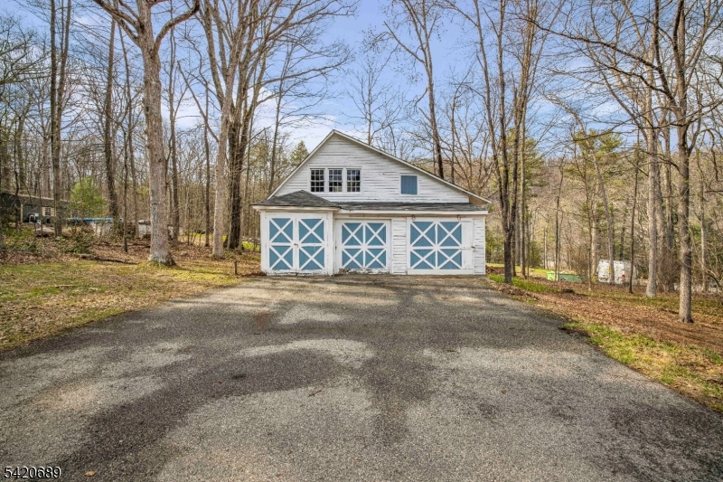 15 Deerhaven Ln