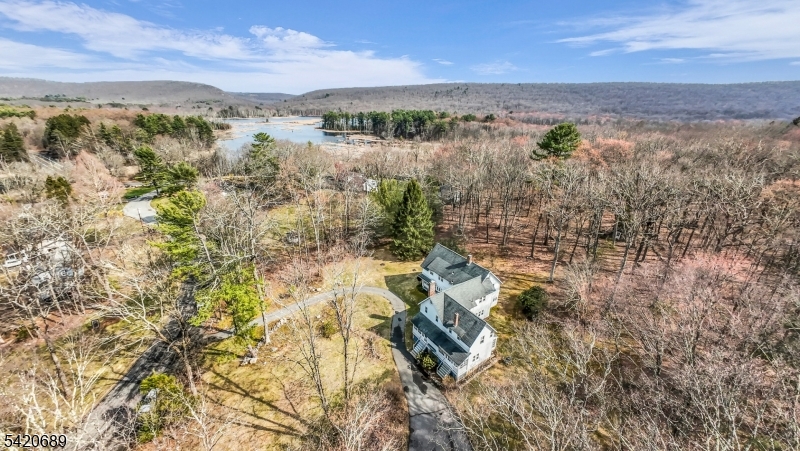 15 Deerhaven Ln