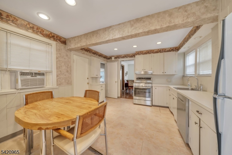 865 Livingston Rd