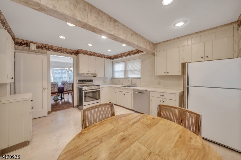 865 Livingston Rd