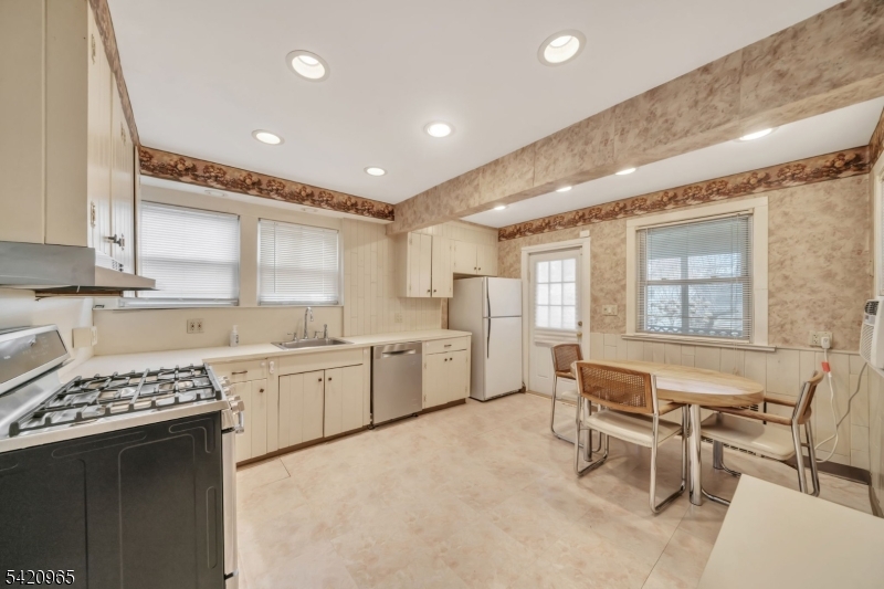865 Livingston Rd