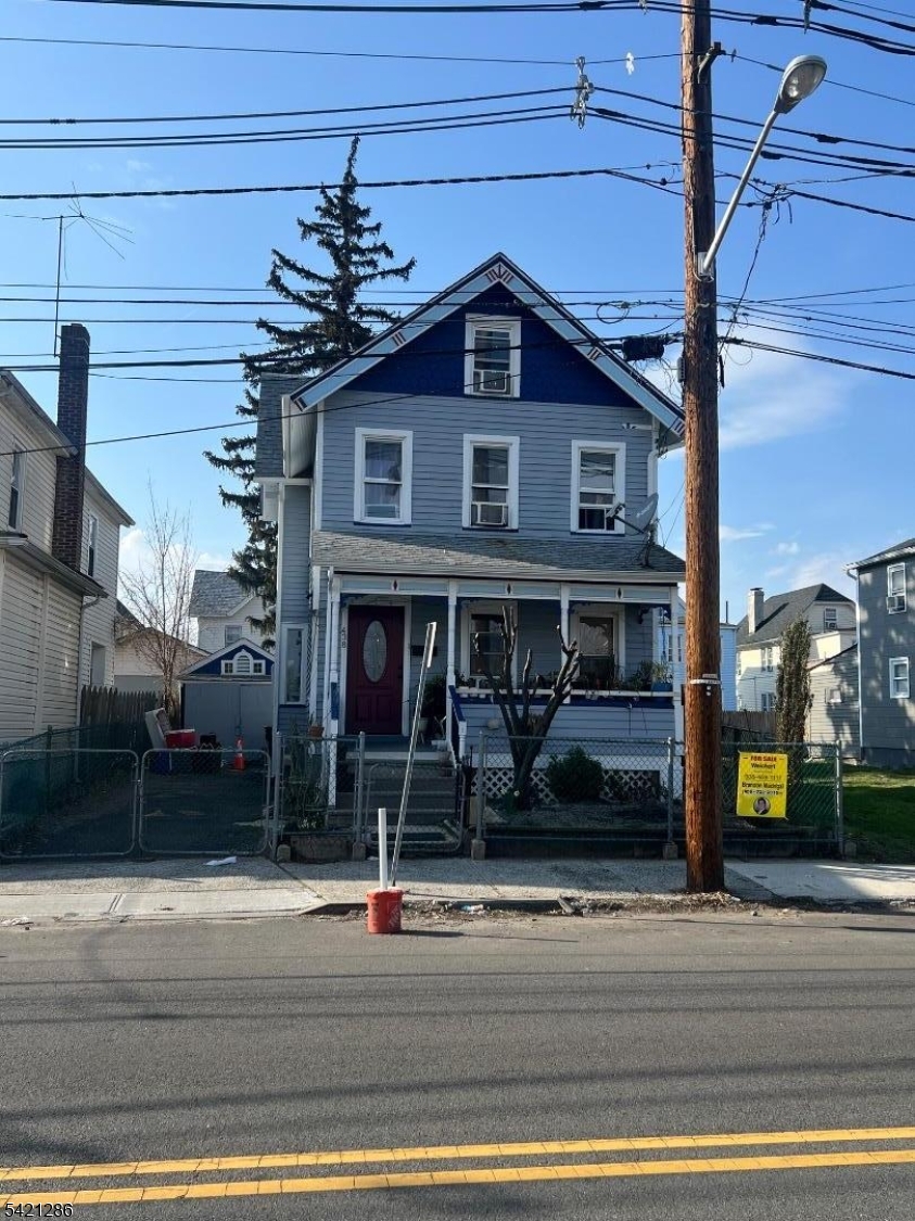 438 W 2Nd St