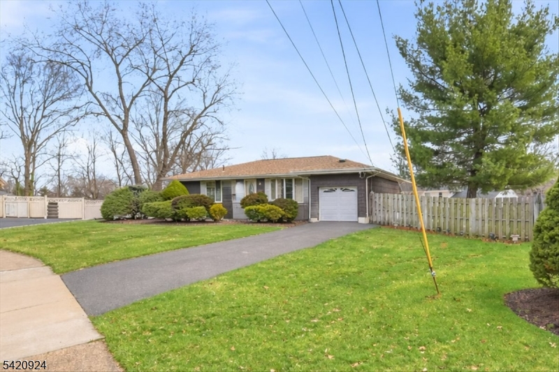 100 Hayes Ave