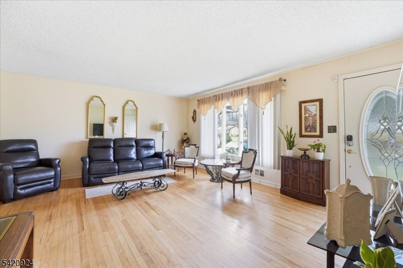 100 Hayes Ave