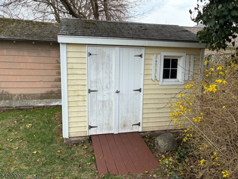95 Mohr Ave