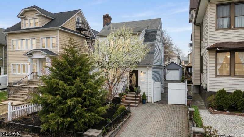 923 Kilsyth Rd