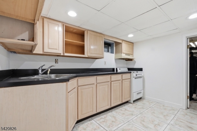 923 Kilsyth Rd