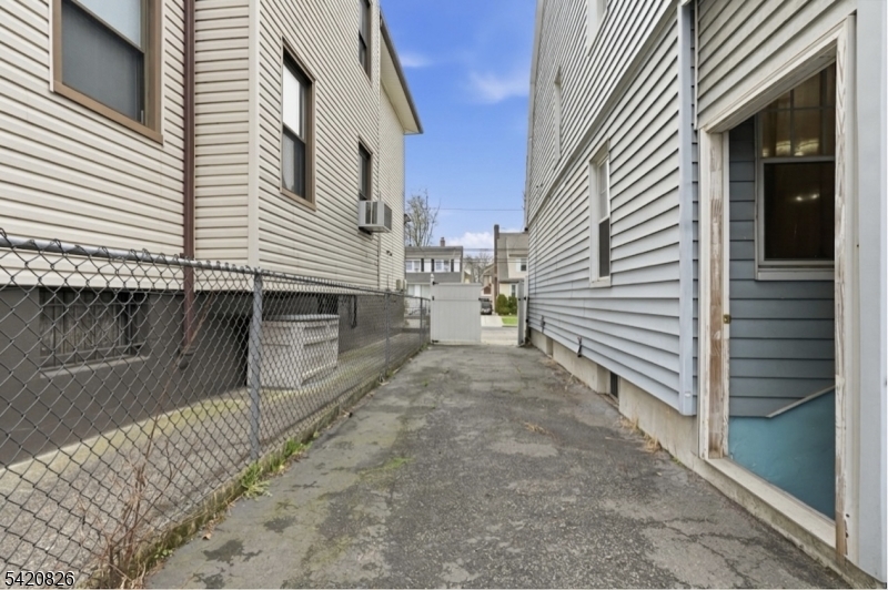 923 Kilsyth Rd