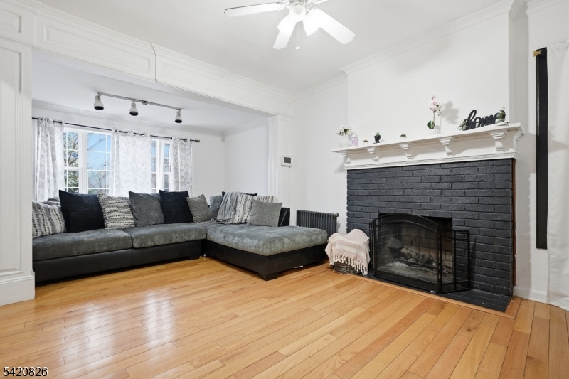 923 Kilsyth Rd
