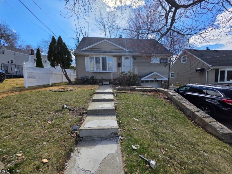 6 Holmes St
