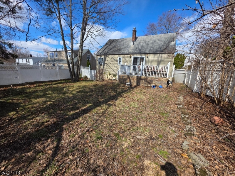 6 Holmes St