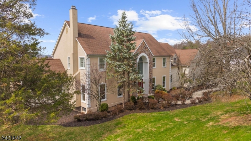 10 Blue Cliff Dr