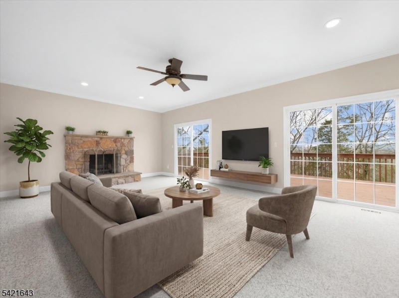 10 Blue Cliff Dr