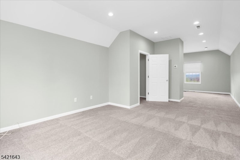 10 Blue Cliff Dr