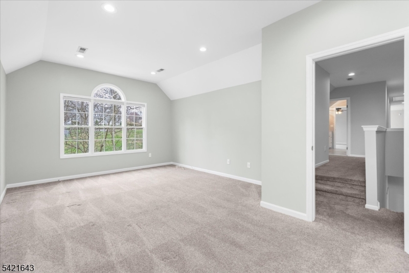 10 Blue Cliff Dr