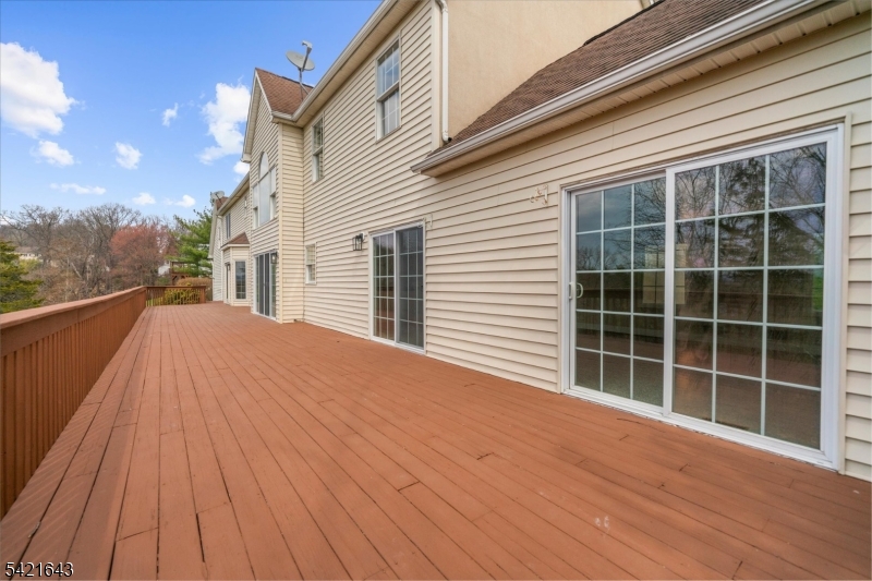 10 Blue Cliff Dr