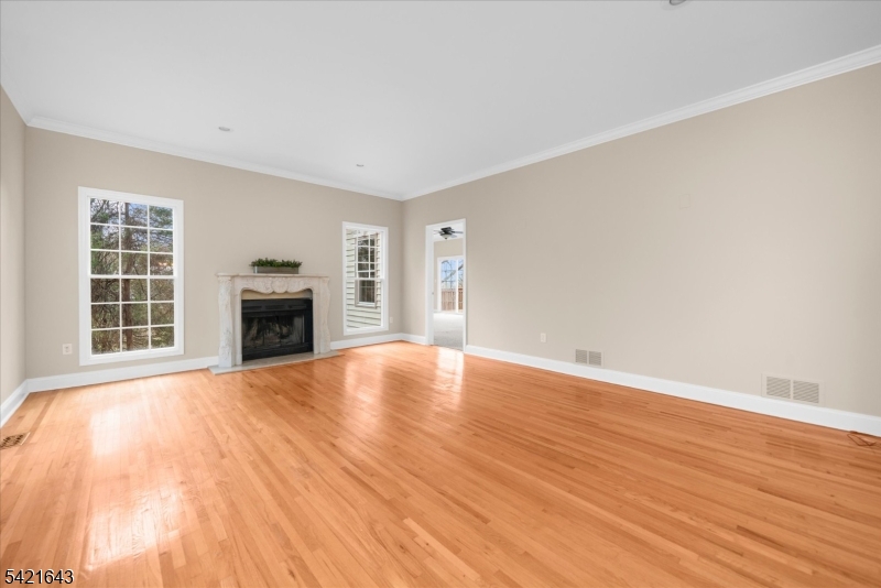 10 Blue Cliff Dr