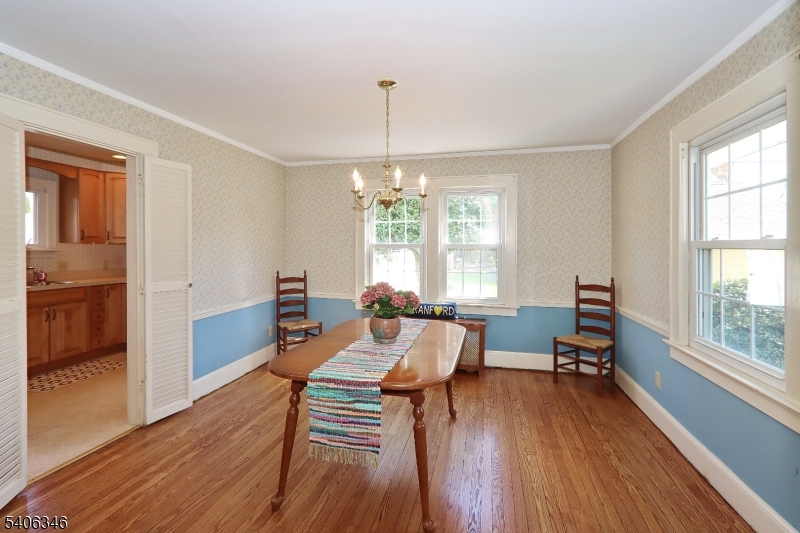 6 Manor Ave