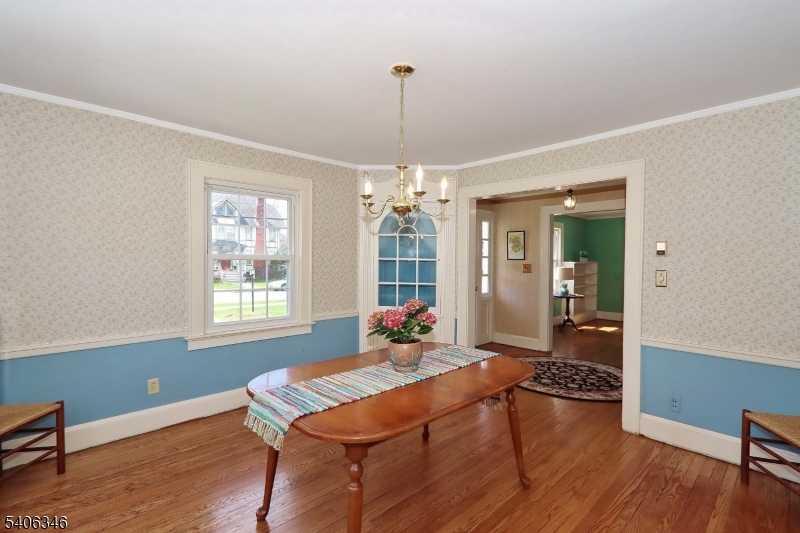 6 Manor Ave