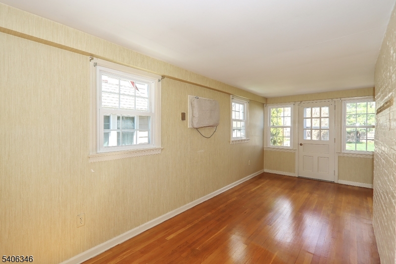 6 Manor Ave