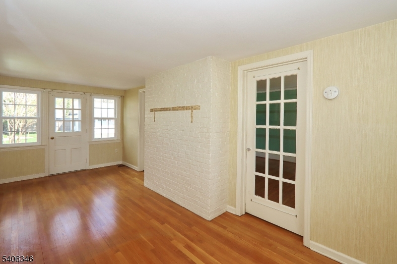 6 Manor Ave