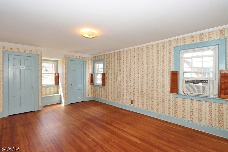 6 Manor Ave