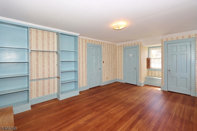 6 Manor Ave
