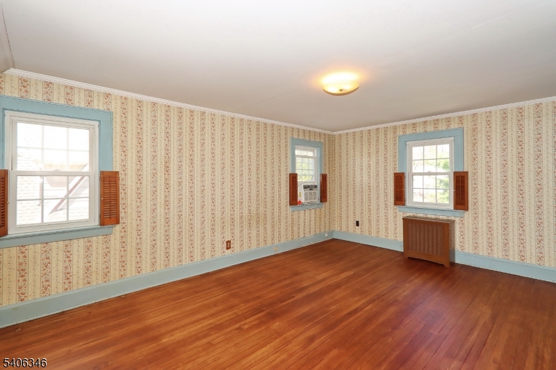 6 Manor Ave