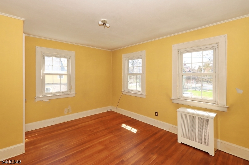6 Manor Ave